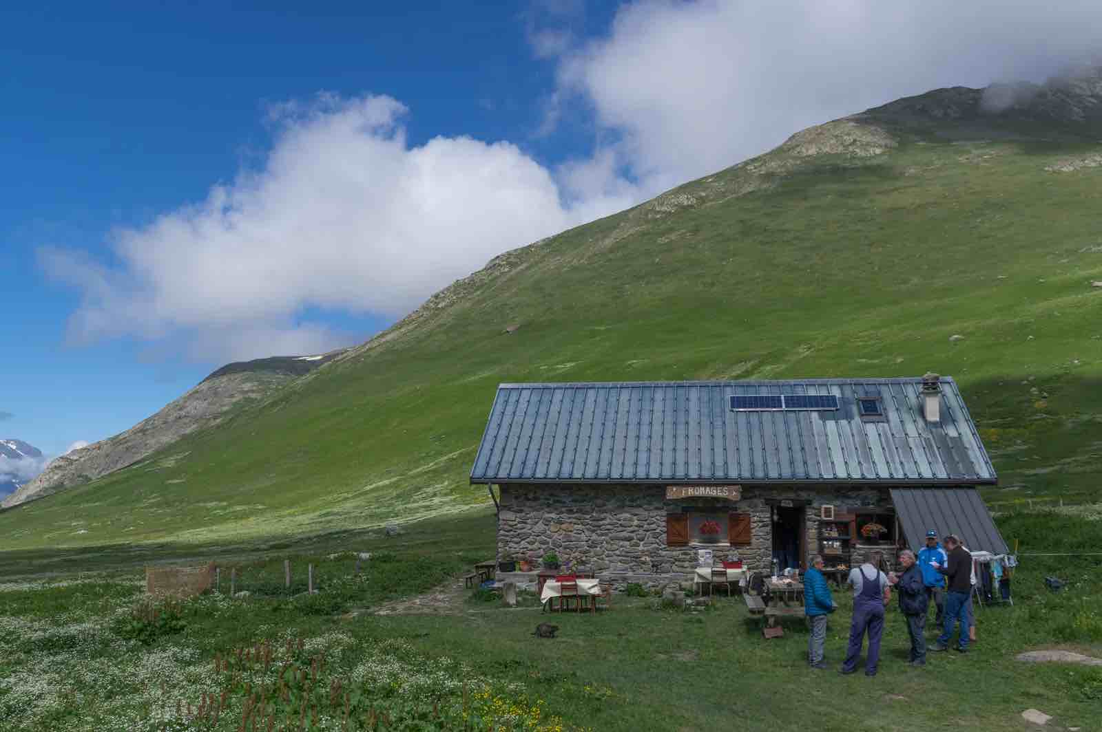 Randonnée en Alpage au col de Sarenne : ce que la montagne à de plus beau à nous offrir 